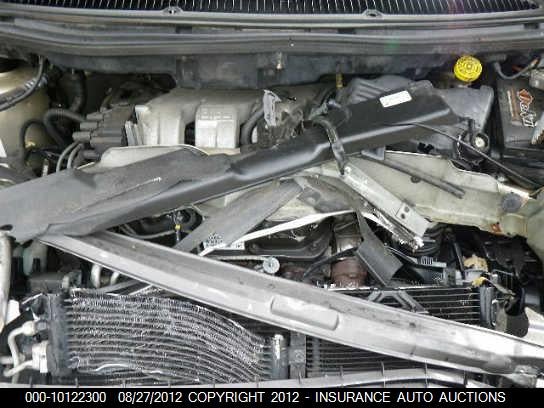 2000 Chrysler Town & Country Lmt VIN: 1C4GP64L7YB687091 Lot: 10122300