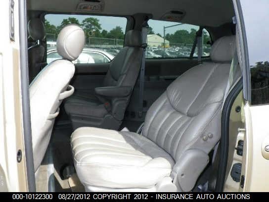 2000 Chrysler Town & Country Lmt VIN: 1C4GP64L7YB687091 Lot: 10122300