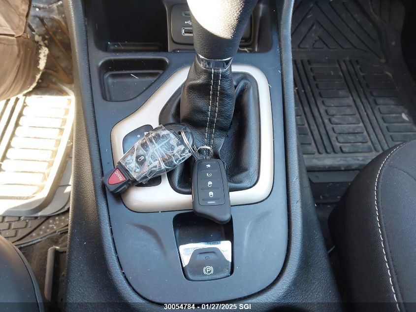 2015 Jeep Cherokee Sport VIN: 1C4PJLAB0FW642477 Lot: 30054784