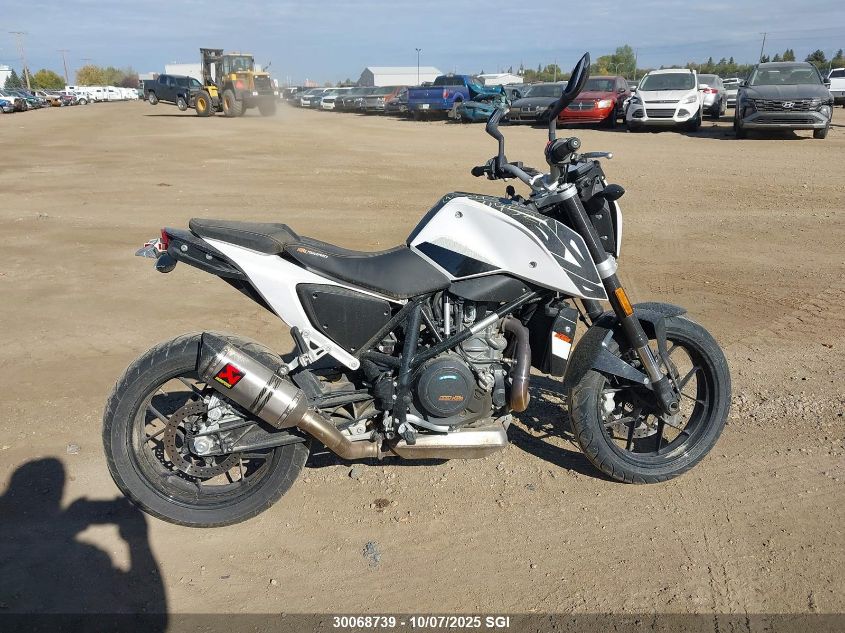 2018 Ktm 690 Duke VIN: VBKLDV40XJM714526 Lot: 30068739