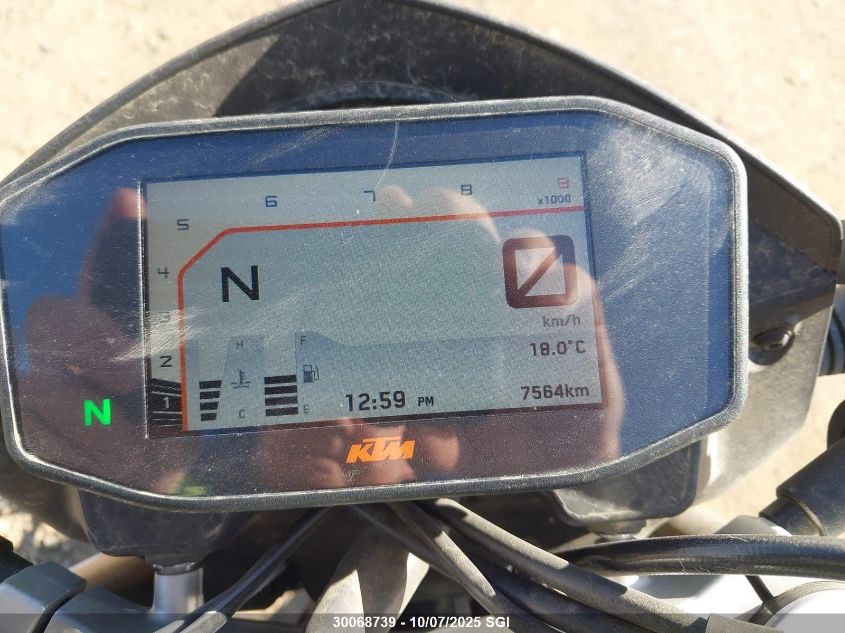 2018 Ktm 690 Duke VIN: VBKLDV40XJM714526 Lot: 30068739
