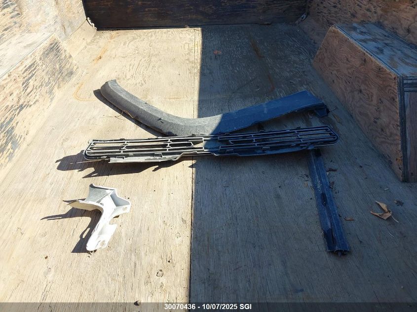 2002 Ford F250 Super Duty VIN: 1FTNX20L62EB18700 Lot: 30070436