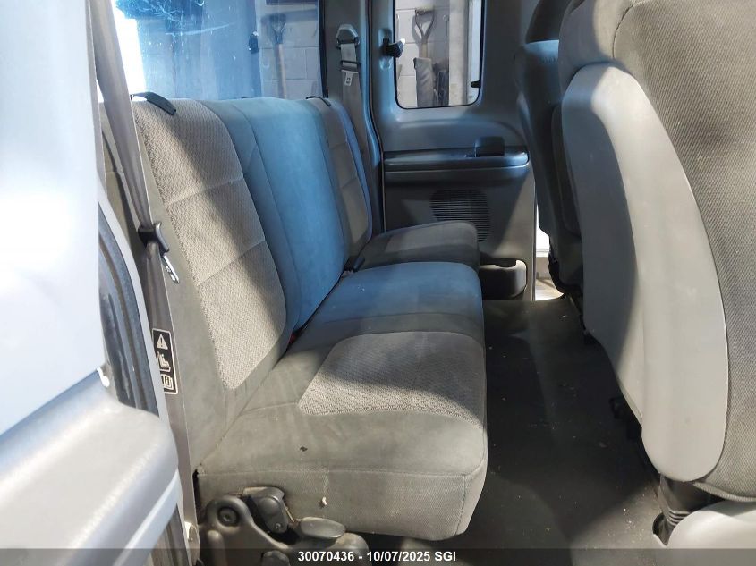 2002 Ford F250 Super Duty VIN: 1FTNX20L62EB18700 Lot: 30070436