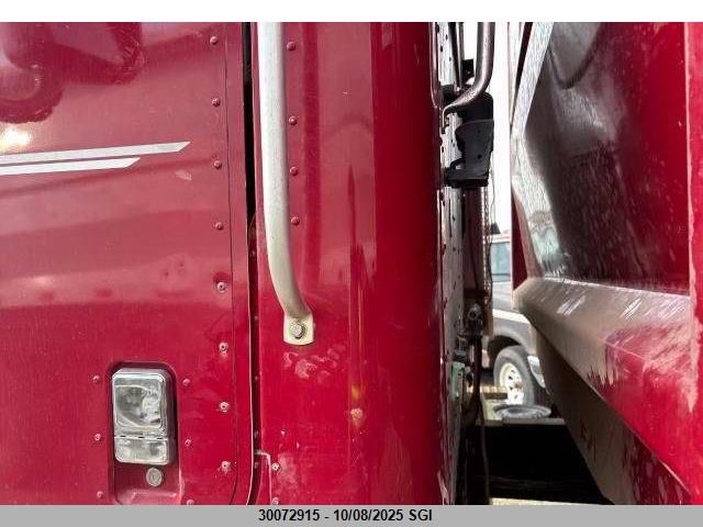 2007 International 9200 I VIN: 2HSCEAPR47C350606 Lot: 30072915