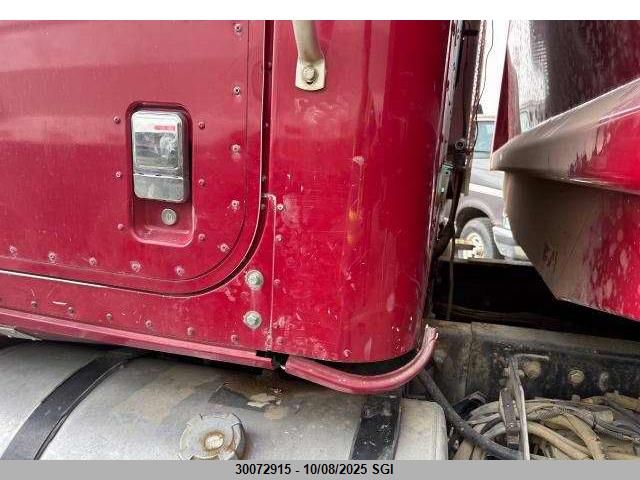 2007 International 9200 I VIN: 2HSCEAPR47C350606 Lot: 30072915