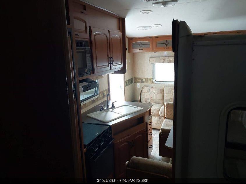 4V0FC25249B013851 2009   photo no. 8