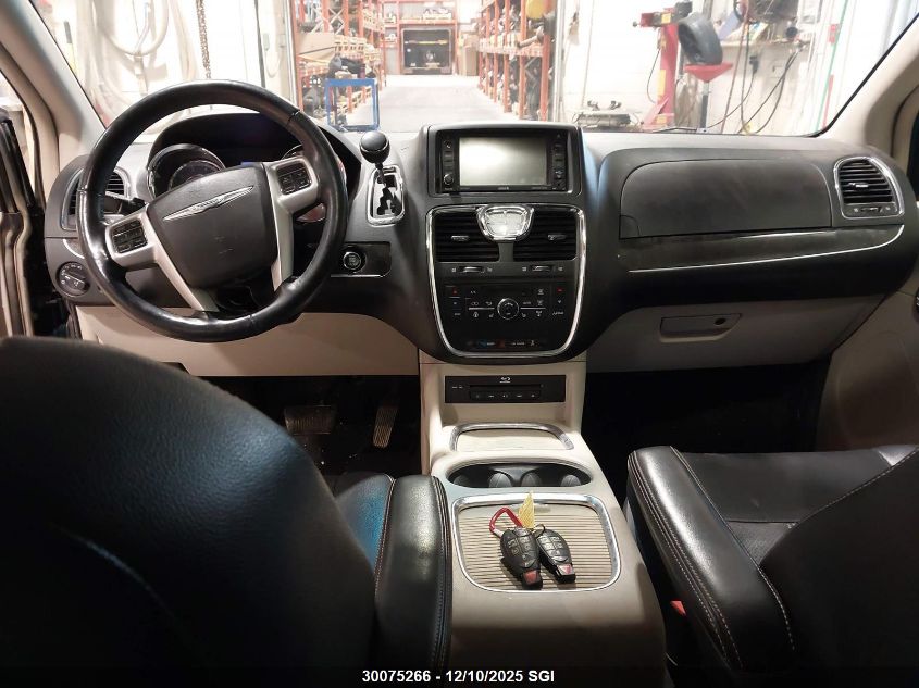 2014 Chrysler Town & Country Touring L VIN: 2C4RC1CG8ER231142 Lot: 30075266