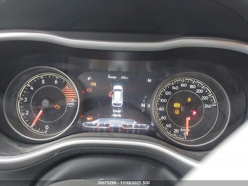 2018 Jeep Cherokee Trailhawk VIN: 1C4PJMBX2JD555815 Lot: 30075290