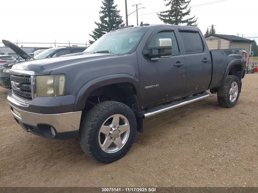 1GT423C81BF116841 2011 GMC SIERRA photo no. 2