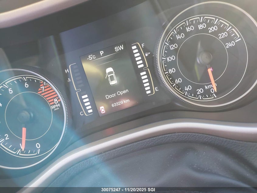 2017 Jeep Cherokee Latitude VIN: 1C4PJMCSXHW628463 Lot: 30075247