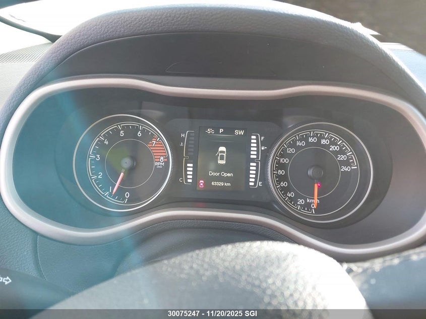 2017 Jeep Cherokee Latitude VIN: 1C4PJMCSXHW628463 Lot: 30075247