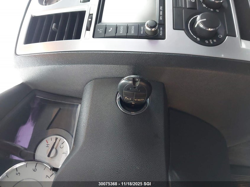 2010 Chrysler 300C VIN: 2C3CA6CT6AH232803 Lot: 30075368