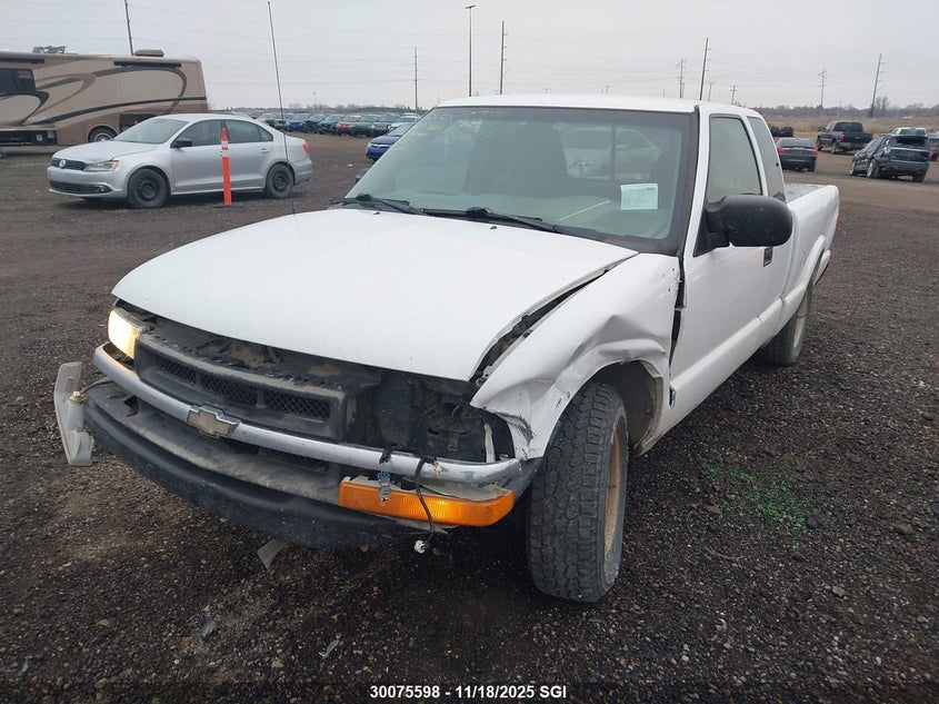 1GCCS19X238246468 2003 CHEVROLET S-10 PICKUP photo no. 2