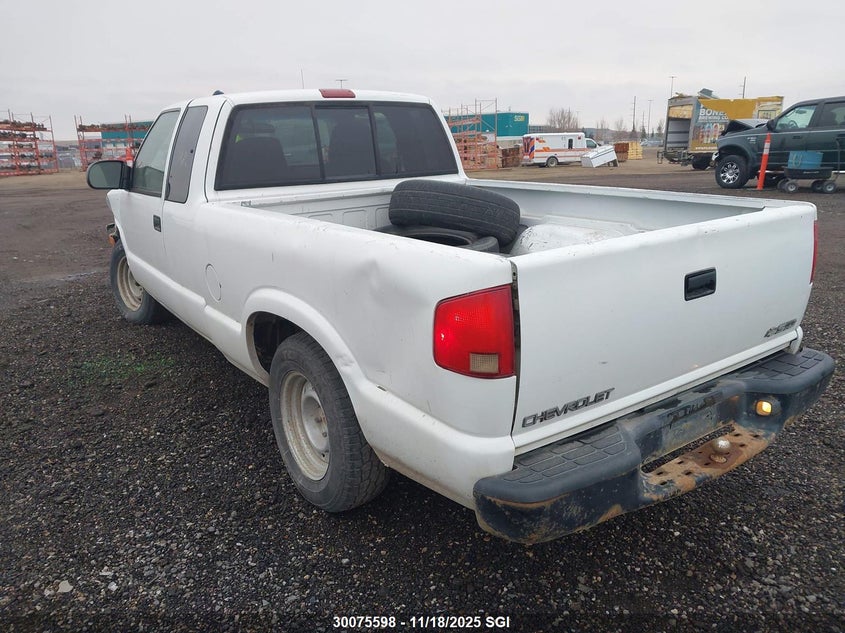 1GCCS19X238246468 2003 CHEVROLET S-10 PICKUP photo no. 3