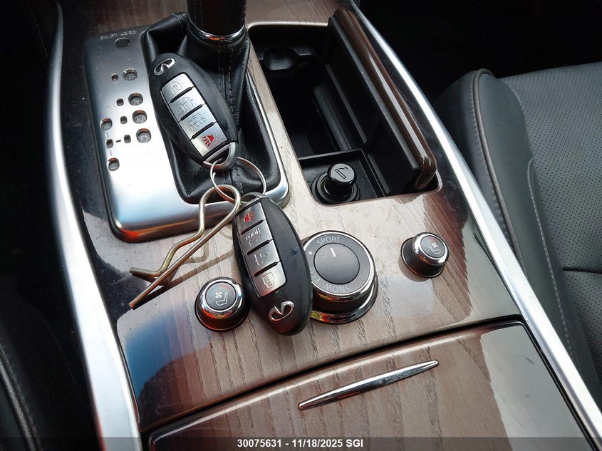 2014 Infiniti Q70 5.6 VIN: JN1AY1AR8EM240030 Lot: 30075631