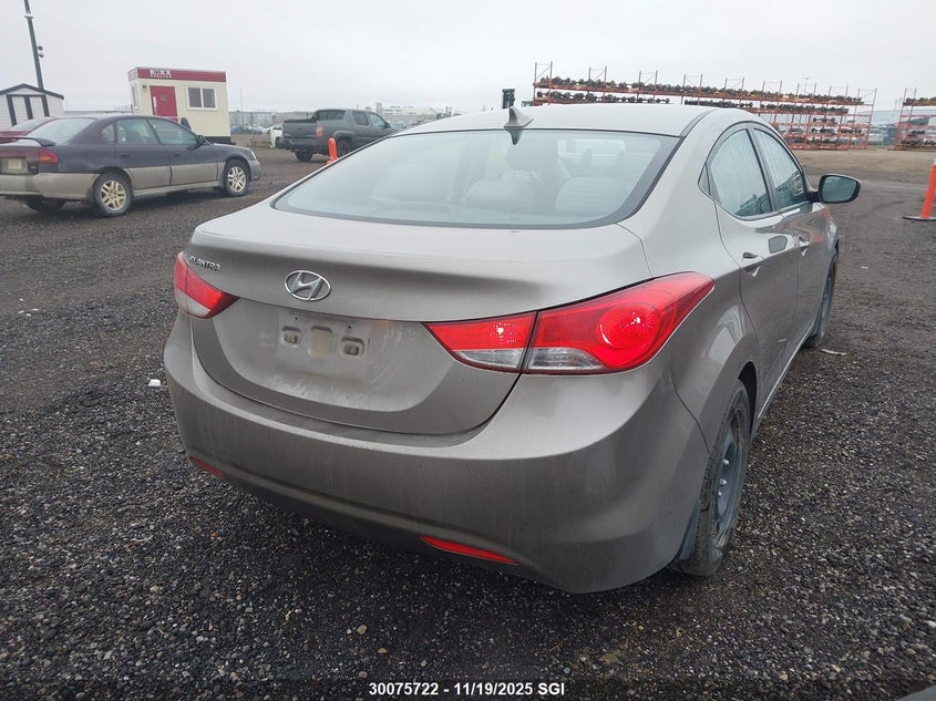 5NPDH4AE8DH201245 2013 HYUNDAI ELANTRA photo no. 4