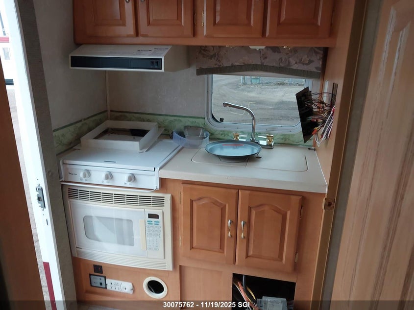 2003 Ford Econoline E450 Super Duty Cutwy Van VIN: 1FDXE45S43HB57856 Lot: 30075762