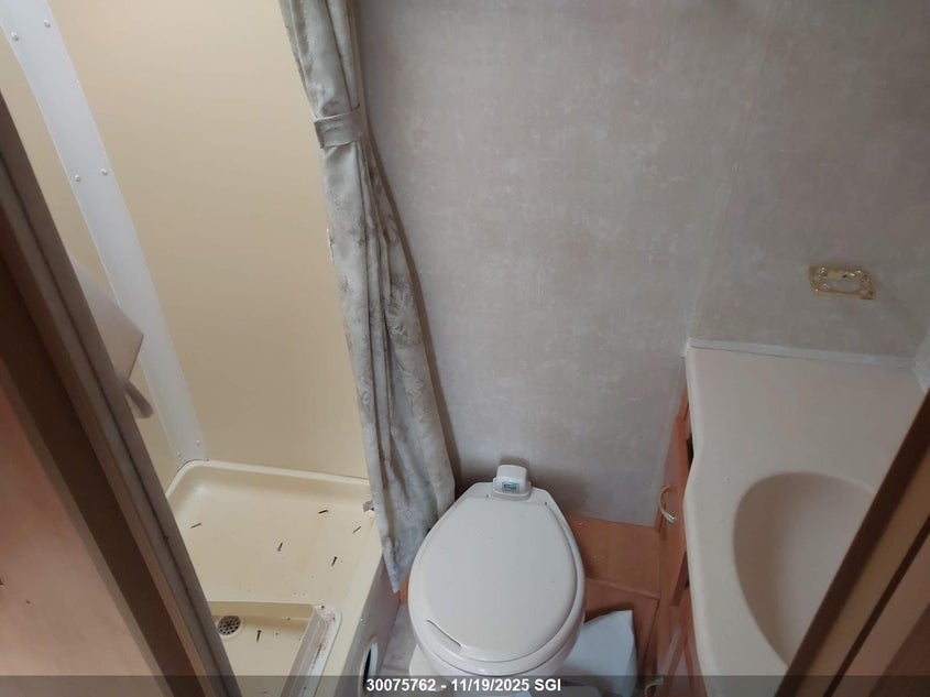 2003 Ford Econoline E450 Super Duty Cutwy Van VIN: 1FDXE45S43HB57856 Lot: 30075762