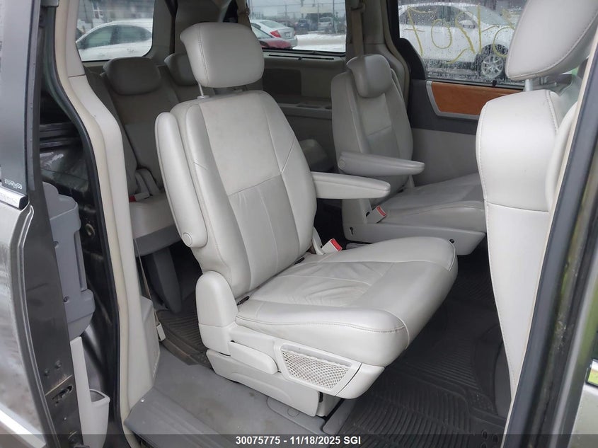 2010 Chrysler Town & Country Limited VIN: 2A4RR6DX3AR217969 Lot: 30075775