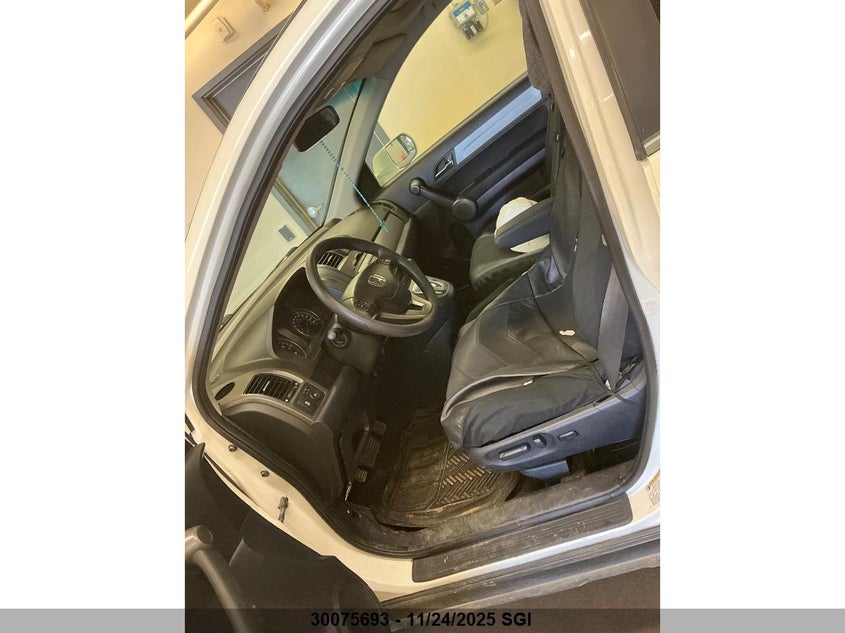 5J6RE4H58BL823836 2011 HONDA CR-V photo no. 4
