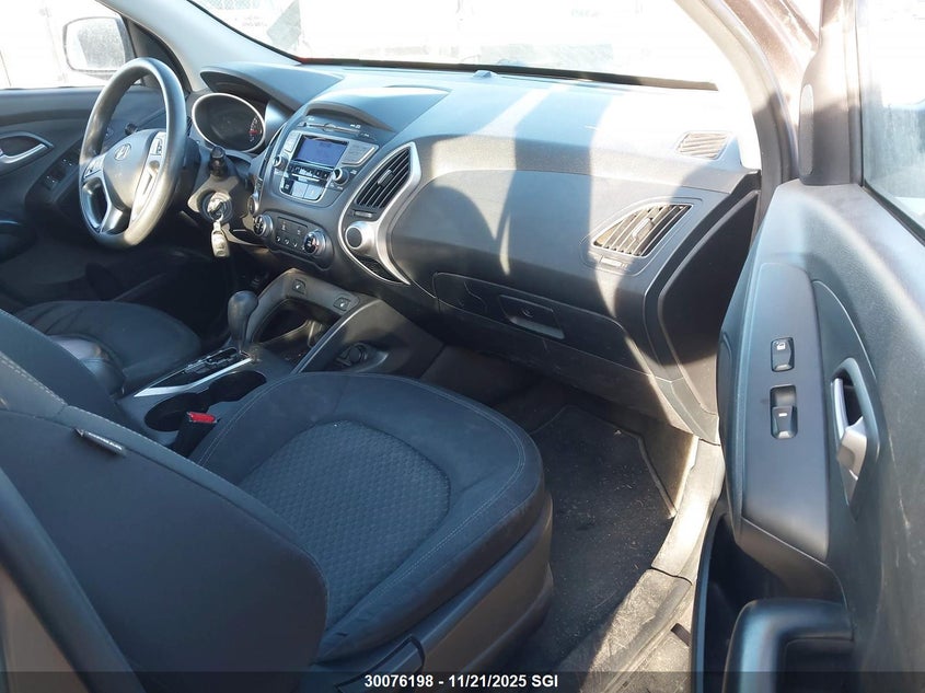 KM8JT3AC6CU471701 2012 HYUNDAI TUCSON photo no. 5