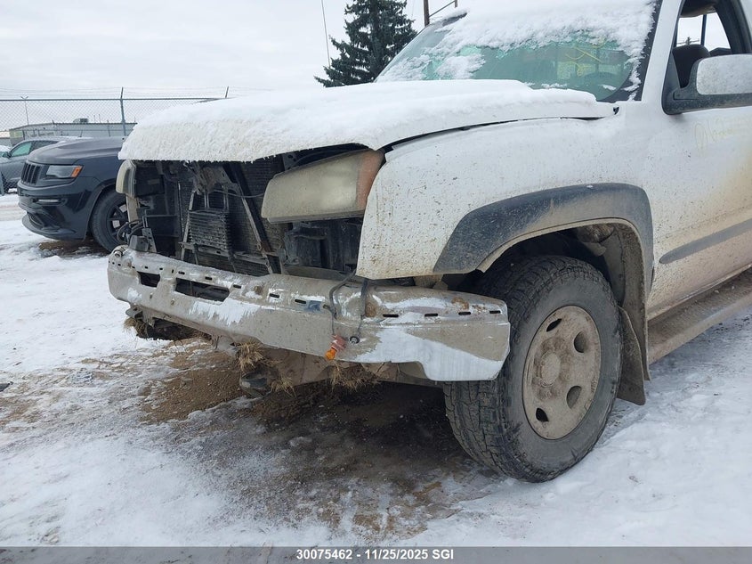 2005 Chevrolet Silverado K2500 Heavy Duty VIN: 1GCHK24U85E242048 Lot: 30075462