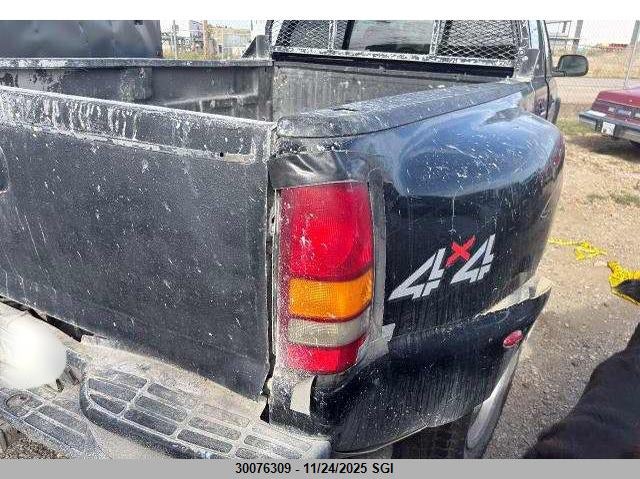 1GCJK33U52F220538 2002 CHEVROLET SILVERADO photo no. 4