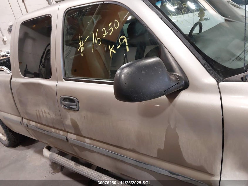 2002 GMC New Sierra C1500 VIN: 2GTEC19V421392263 Lot: 30076250