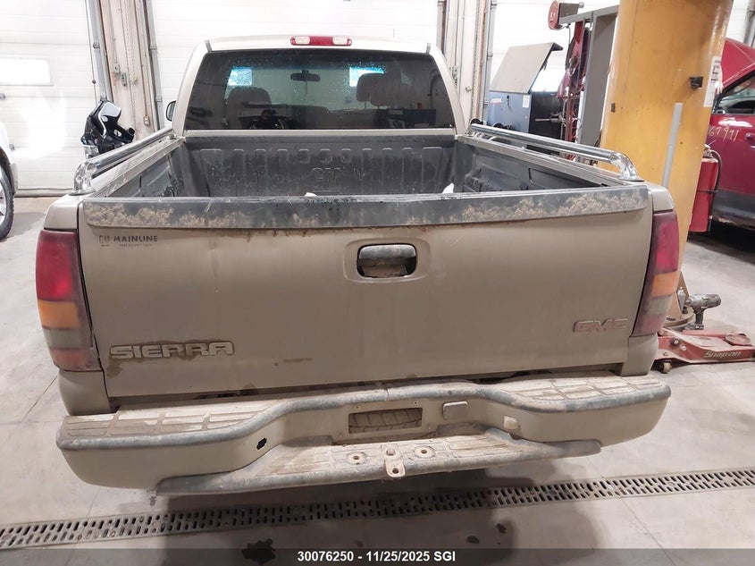 2002 GMC New Sierra C1500 VIN: 2GTEC19V421392263 Lot: 30076250