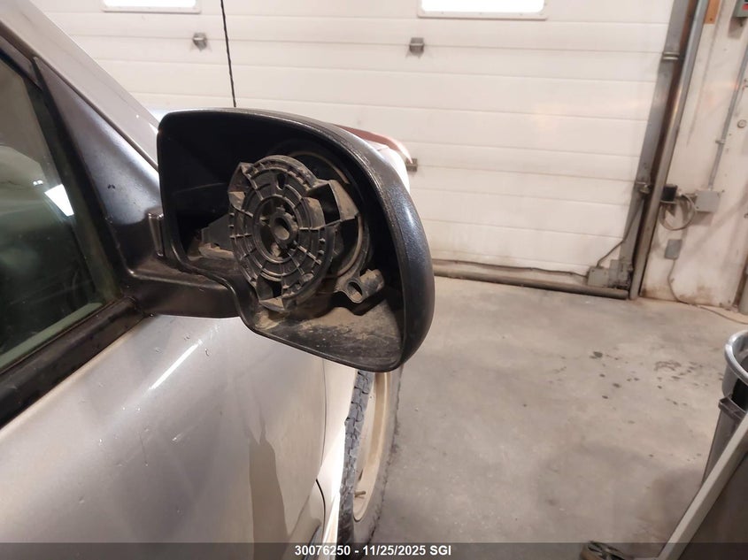 2002 GMC New Sierra C1500 VIN: 2GTEC19V421392263 Lot: 30076250