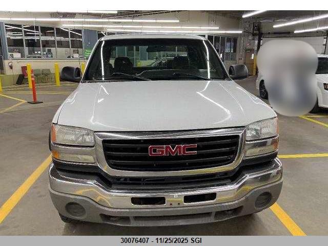 2005 GMC Sierra K2500 Heavy Duty VIN: 1GTHK29U35E268811 Lot: 30076407