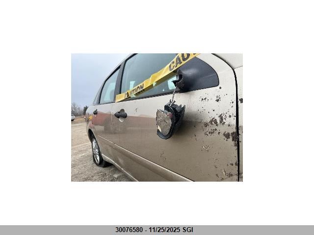 1FAFP34P92W137605 2002 FORD FOCUS photo no. 10