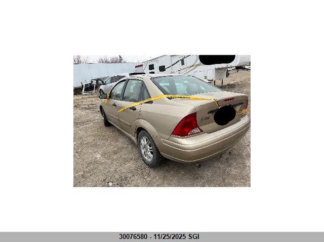 1FAFP34P92W137605 2002 FORD FOCUS photo no. 3