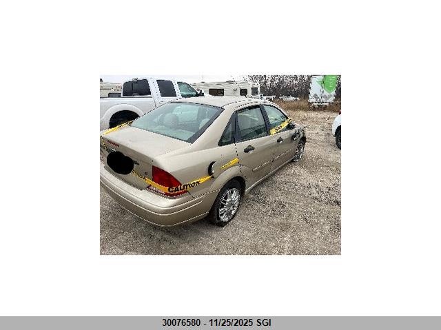 1FAFP34P92W137605 2002 FORD FOCUS photo no. 4