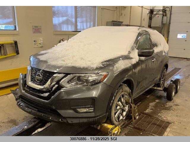 5N1AT2MVXJC832695 2018 NISSAN ROGUE photo no. 2