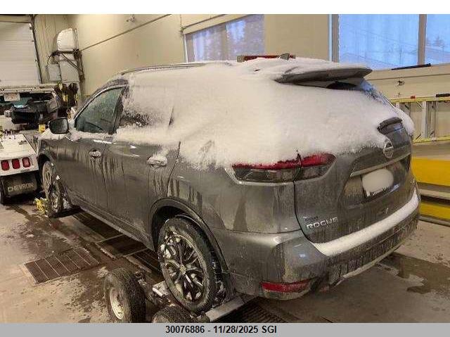 5N1AT2MVXJC832695 2018 NISSAN ROGUE photo no. 3