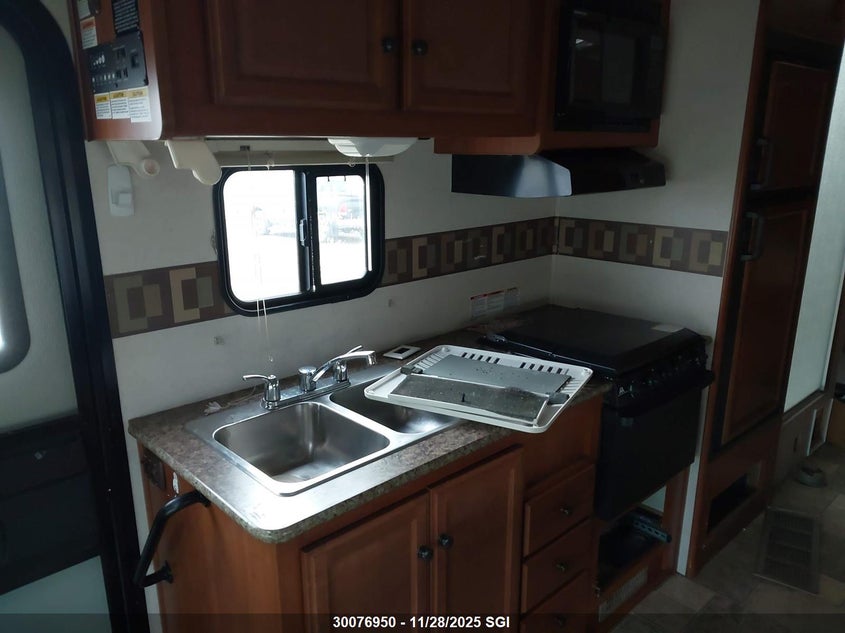 2010 Ford Econoline E450 Super Duty Cutwy Van VIN: 1FDXE4FS2ADA45219 Lot: 30076950