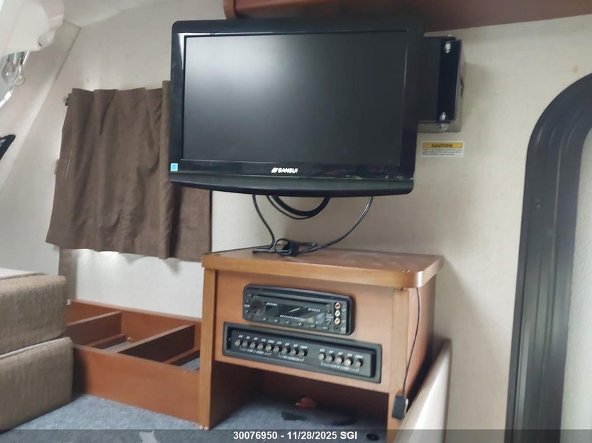 2010 Ford Econoline E450 Super Duty Cutwy Van VIN: 1FDXE4FS2ADA45219 Lot: 30076950