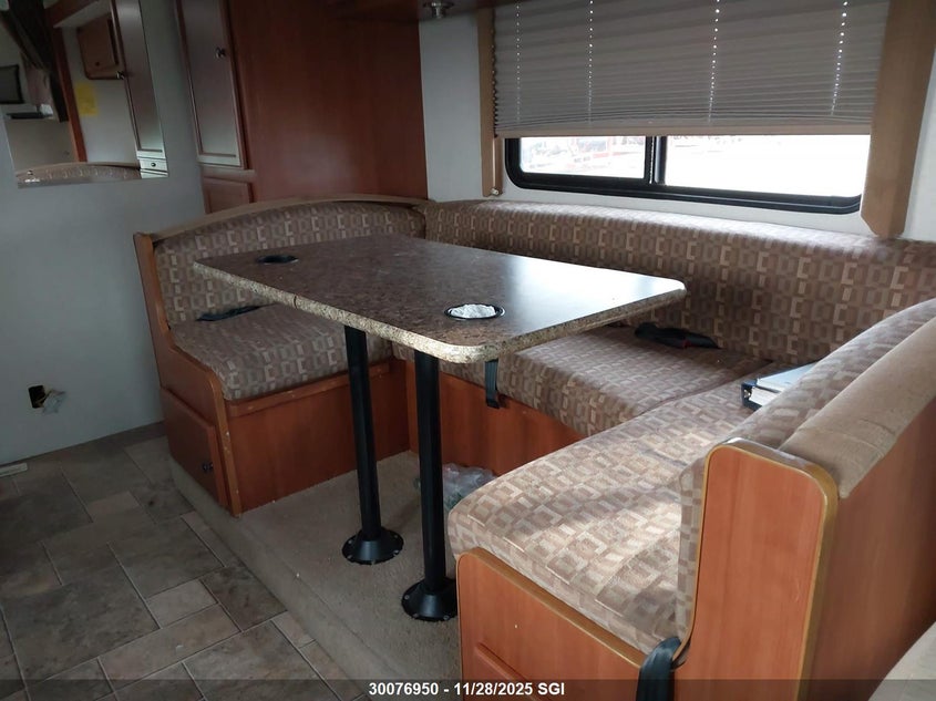 2010 Ford Econoline E450 Super Duty Cutwy Van VIN: 1FDXE4FS2ADA45219 Lot: 30076950