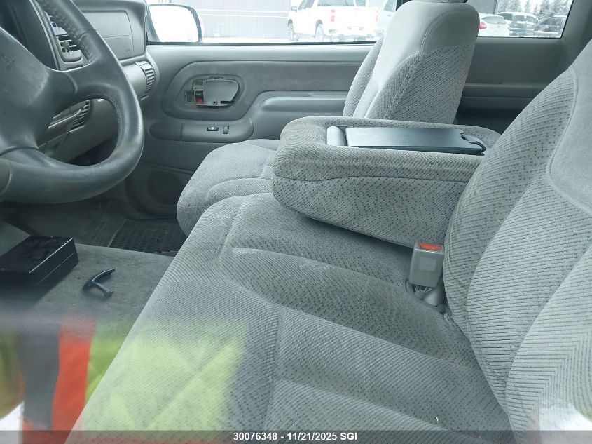 1998 GMC Sierra K1500 VIN: 1GTEK19R2WR502455 Lot: 30076348