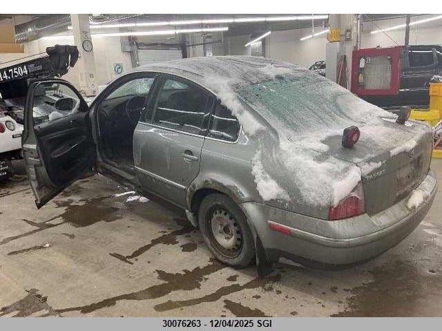 WVWAE63B95P011678 2005 VOLKSWAGEN PASSAT photo no. 3