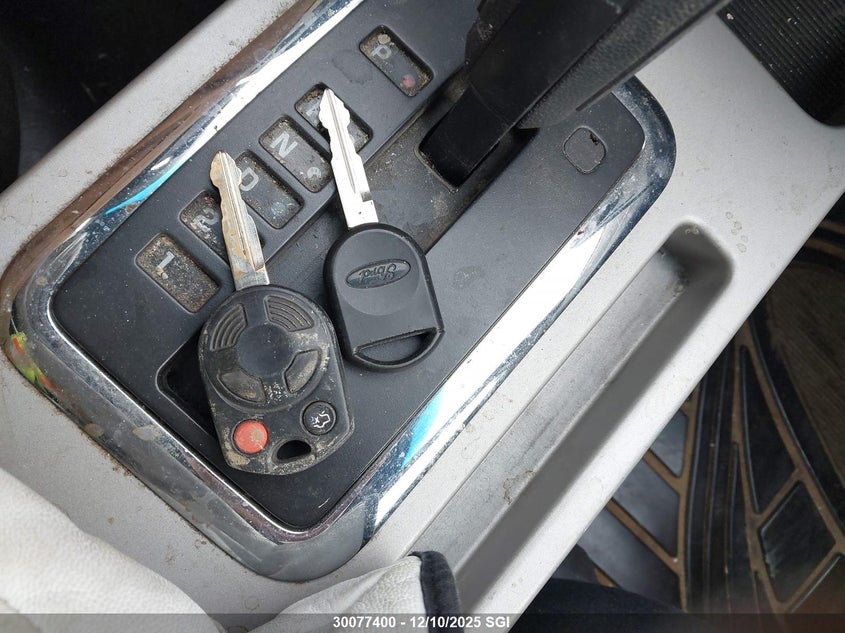 1FMCU93138KD73295 2008 FORD ESCAPE photo no. 11