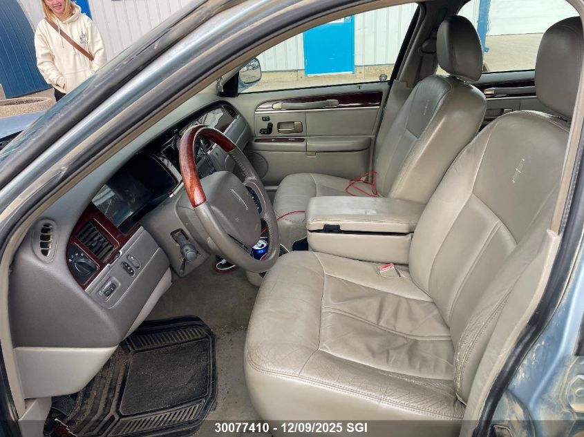 1LNHM82W75Y665697 2005 LINCOLN TOWN CAR photo no. 5