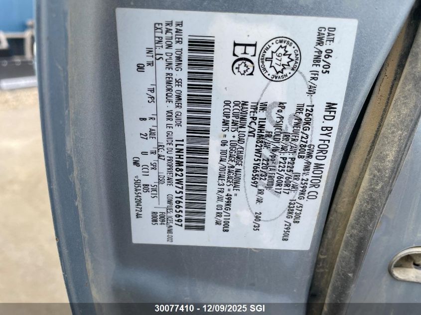 2005 Lincoln Town Car Signature Limited VIN: 1LNHM82W75Y665697 Lot: 30077410