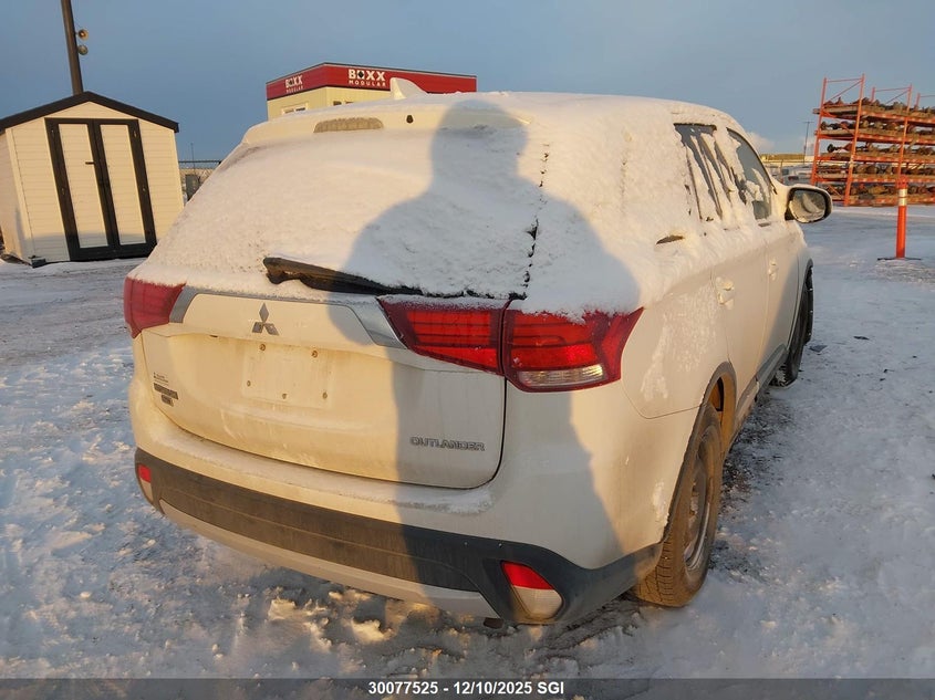 JA4AZ2A37HZ604774 2017 MITSUBISHI OUTLANDER photo no. 4