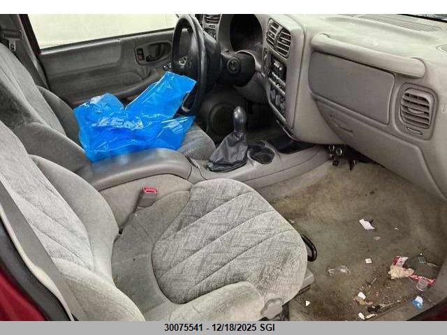 1998 GMC Jimmy VIN: 1GKDT13W8W2556900 Lot: 30075541