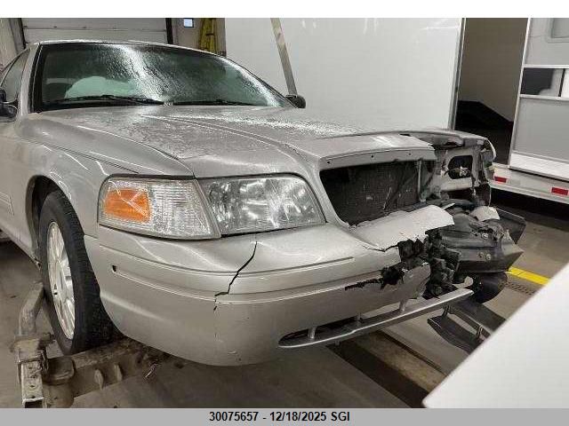 2FAFP74W74X161004 2004 FORD CROWN VICTORIA photo no. 2