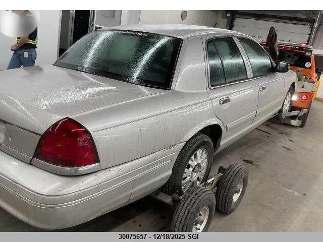 2FAFP74W74X161004 2004 FORD CROWN VICTORIA photo no. 3
