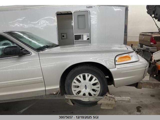 2FAFP74W74X161004 2004 FORD CROWN VICTORIA photo no. 5