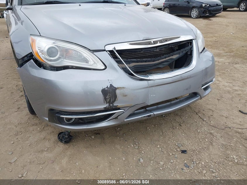 2013 Chrysler 200 Limited VIN: 1C3CCBCG6DN688656 Lot: 30089586